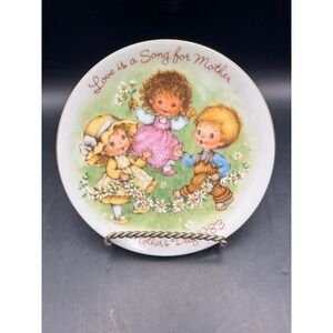 Vtg 1983 Avon Mother‎ Day Plate Love is a Song Collectible with Easel and Box 5"